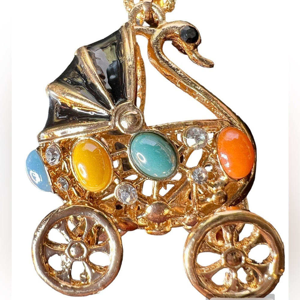 🦢 NWT! Rhinestone & Enamel Swan Carriage Necklace